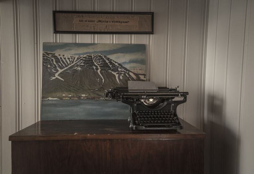 تختخواب و صبحانه Litlabýli Guesthouse