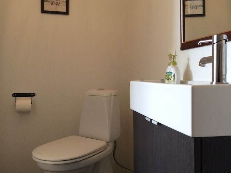 تختخواب و صبحانه Litlabýli Guesthouse