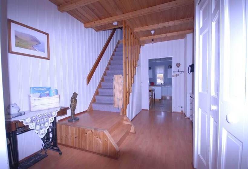 تختخواب و صبحانه Litlabýli Guesthouse