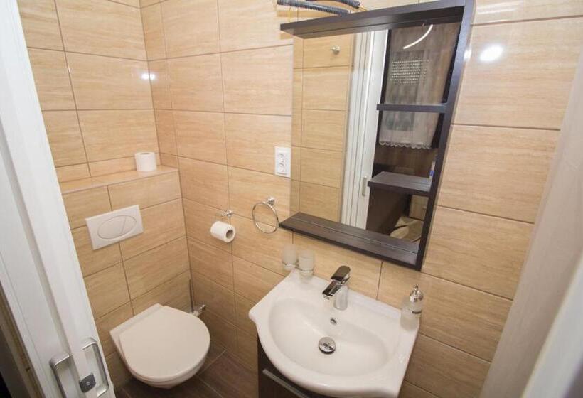 Bed and Breakfast M7 Galéria Panzió