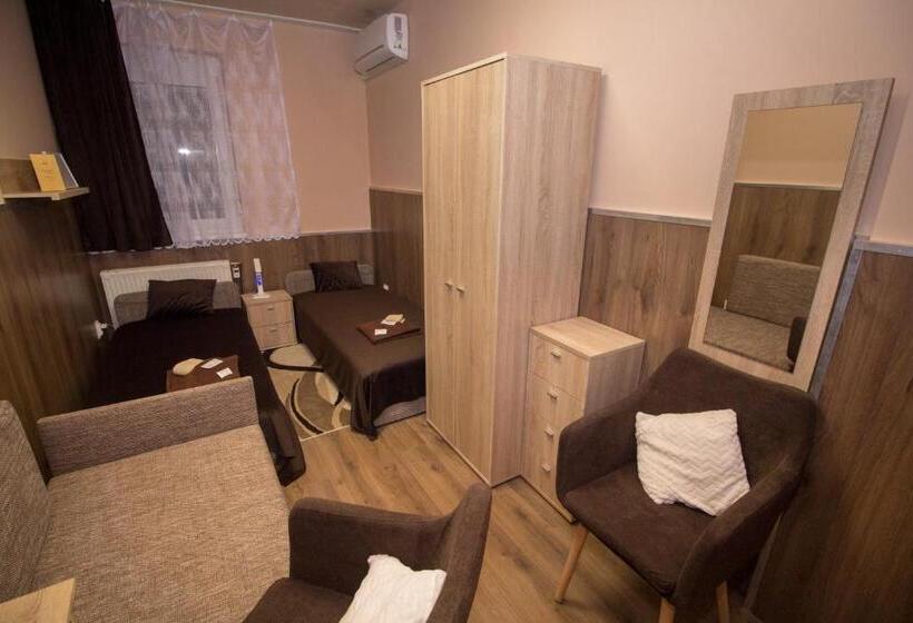 Bed and Breakfast M7 Galéria Panzió