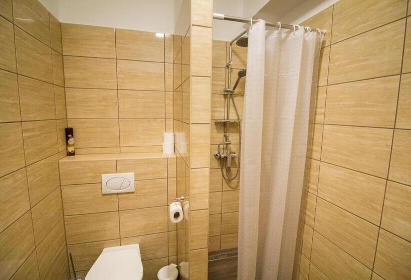 Bed and Breakfast M7 Galéria Panzió