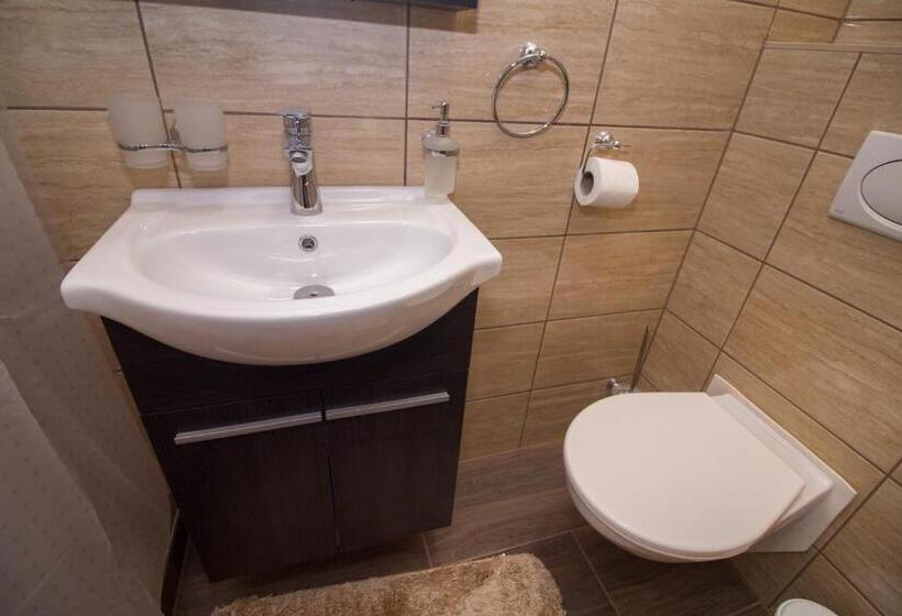 Bed and Breakfast M7 Galéria Panzió