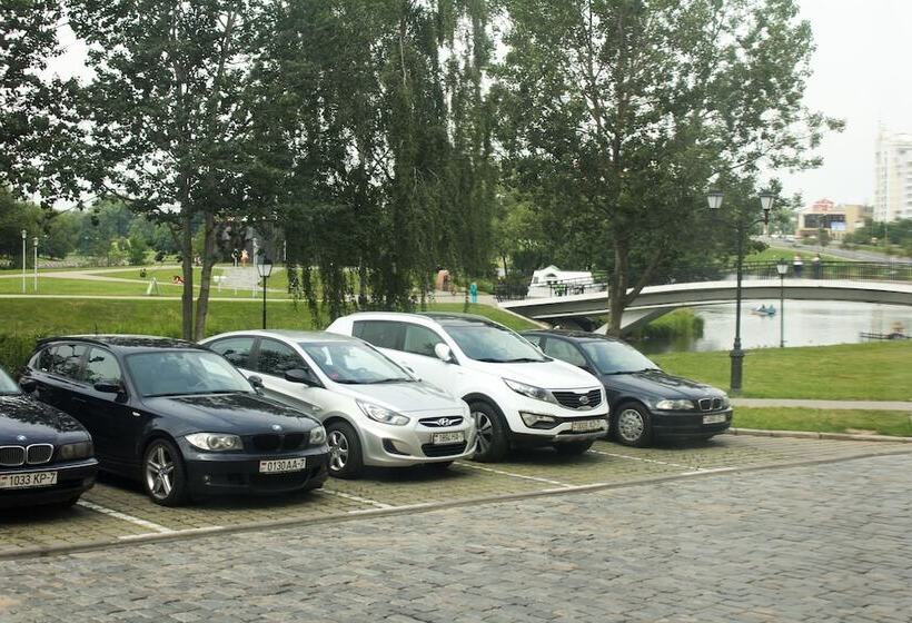 민박 Trinity Hostel