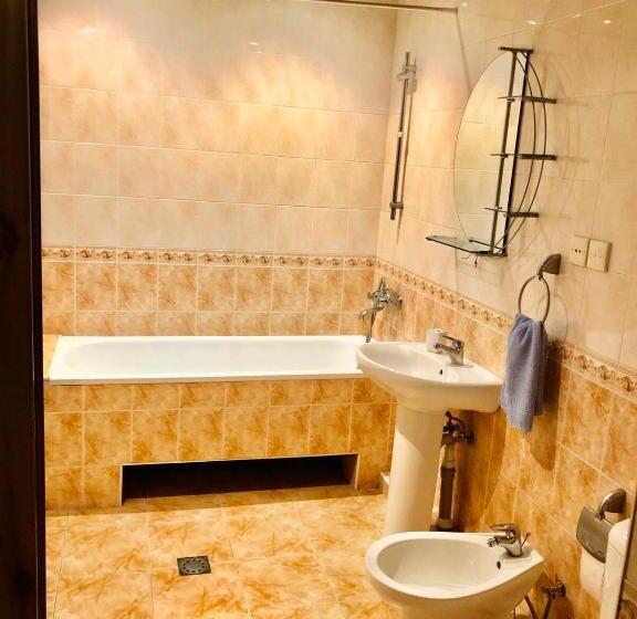 Center Hostel And Tours