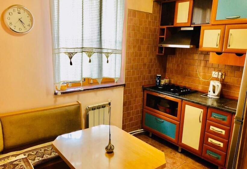 Center Hostel And Tours