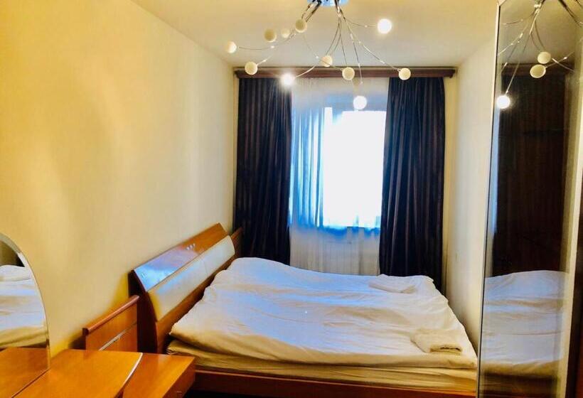 Center Hostel And Tours