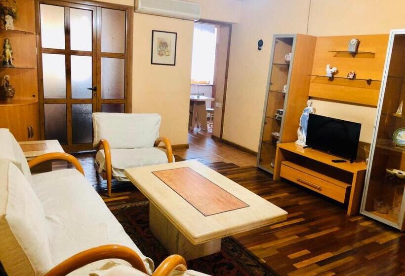 Center Hostel And Tours