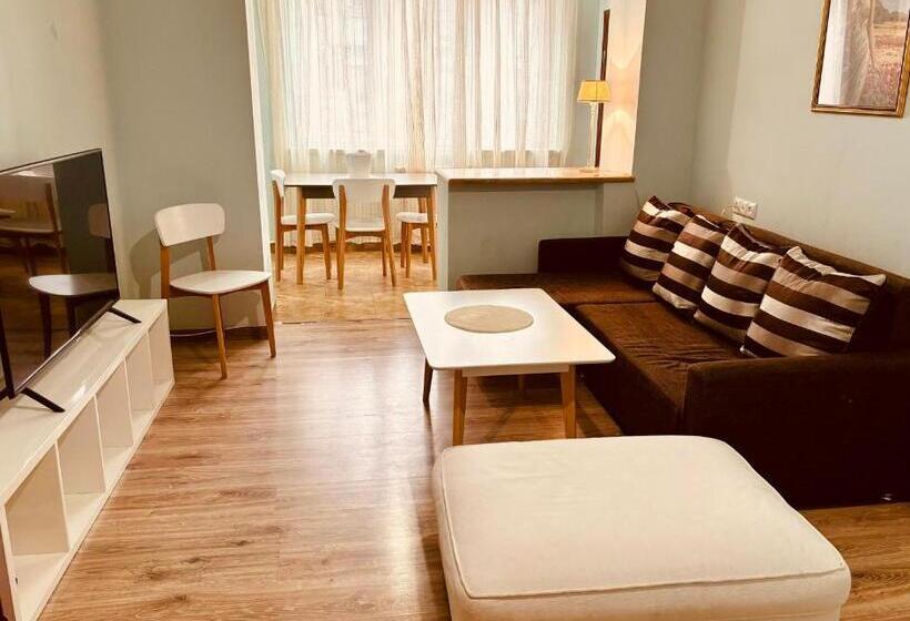 Center Hostel And Tours