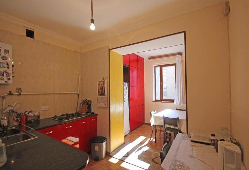 Center Hostel And Tours