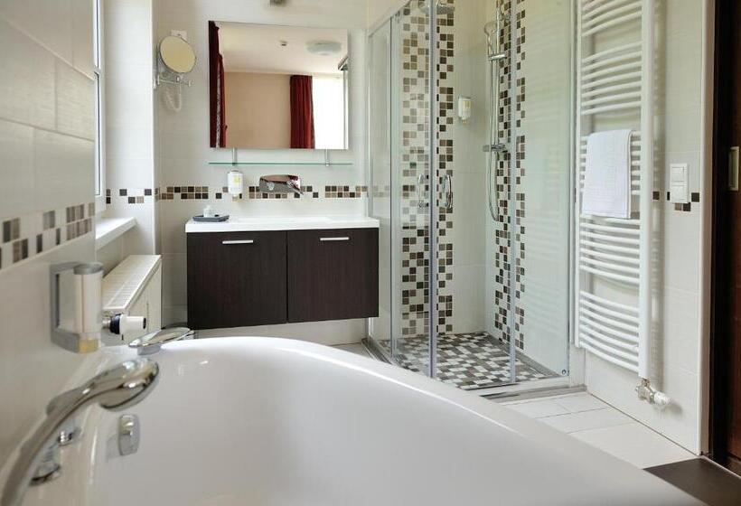 Corner Hotel & Kávéház