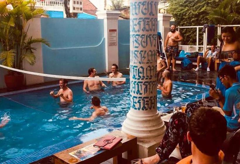 Eighty8 Backpackers  Hostel