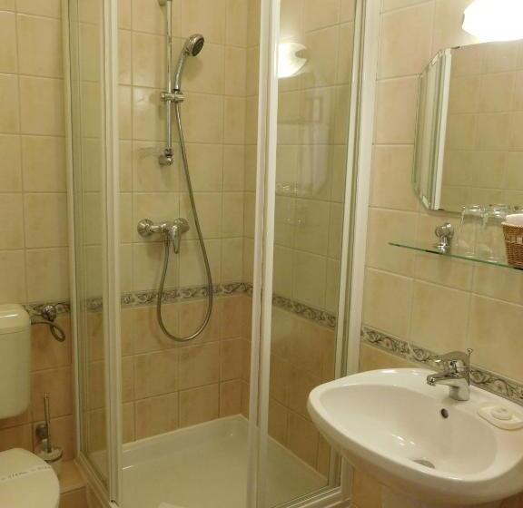 酒店 Berki Vendéglő és