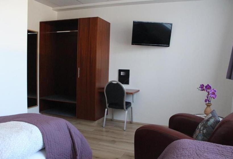 هتل Grásteinn  Airport