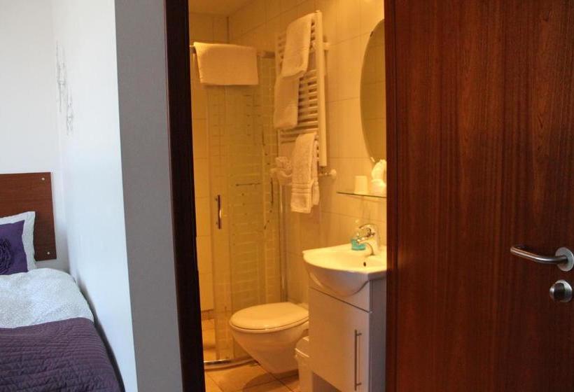 هتل Grásteinn  Airport