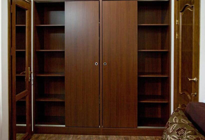 호텔 Hin Yerevantsi