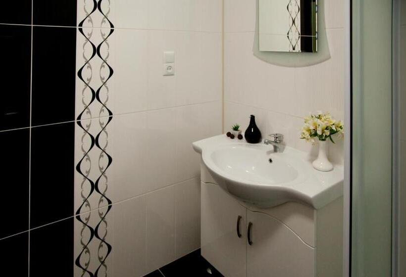 호텔 Hin Yerevantsi