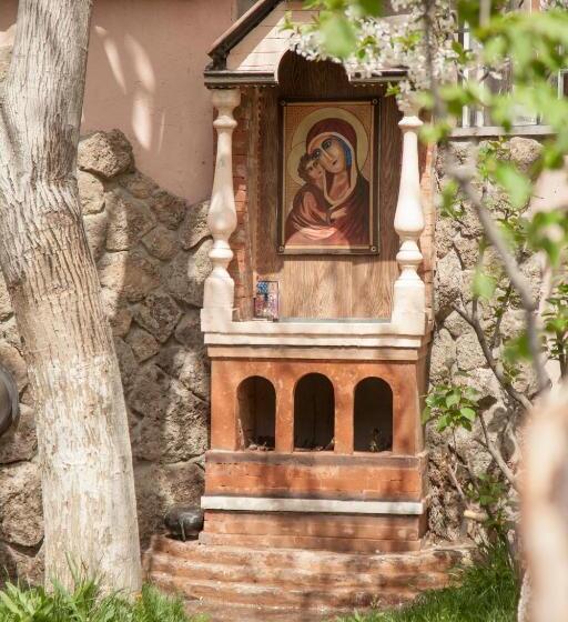 호텔 Hin Yerevantsi