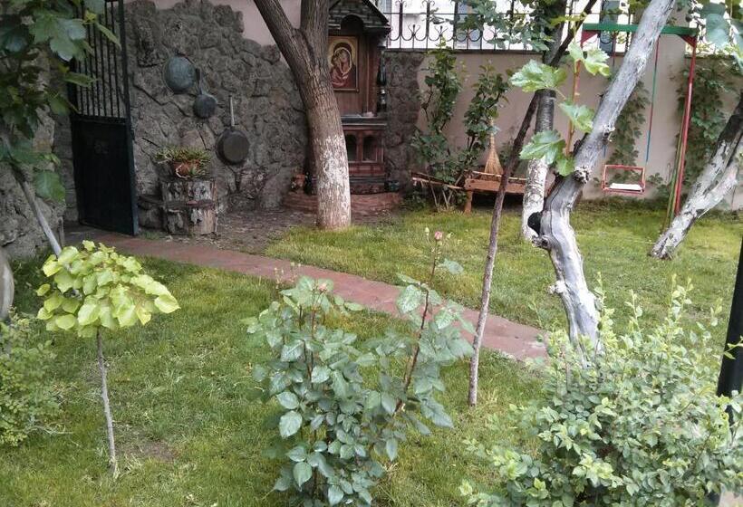 호텔 Hin Yerevantsi