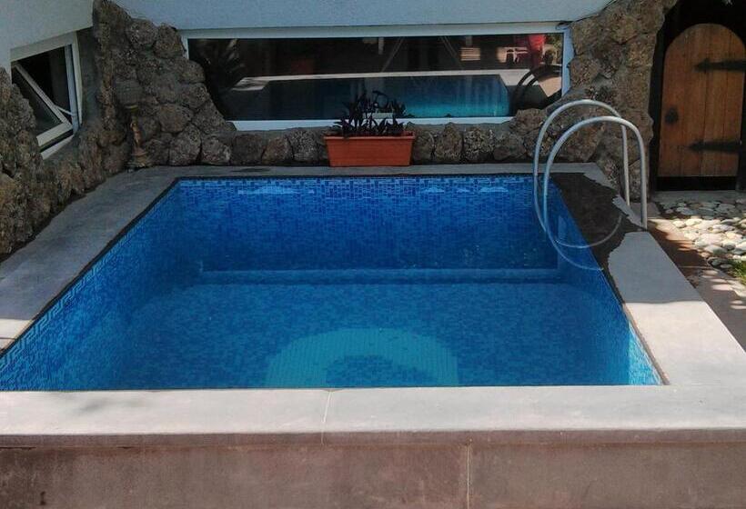 호텔 Hin Yerevantsi