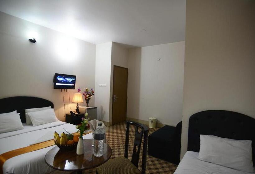 هتل Holiday Xpress