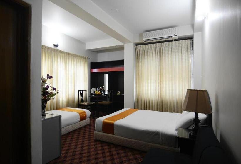 هتل Holiday Xpress