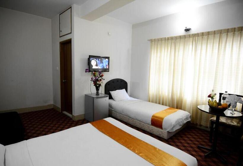 هتل Holiday Xpress