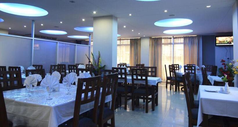 هتل Holiday Xpress