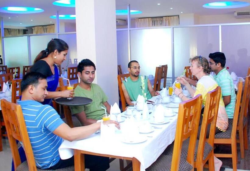 هتل Holiday Xpress