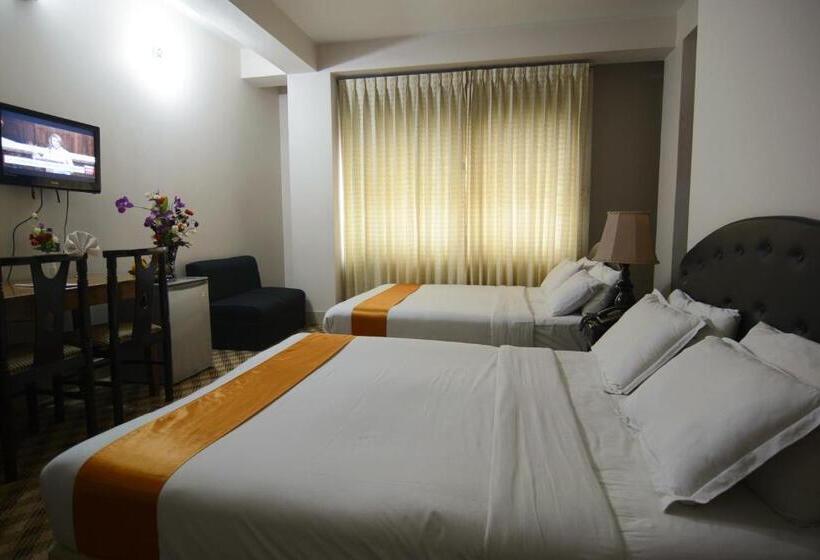 هتل Holiday Xpress