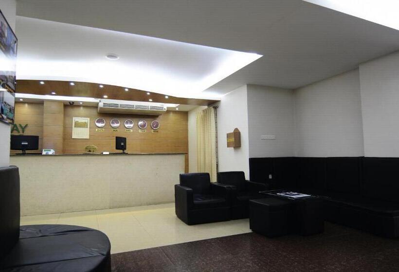 هتل Holiday Xpress