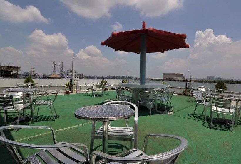 هتل Holiday Xpress