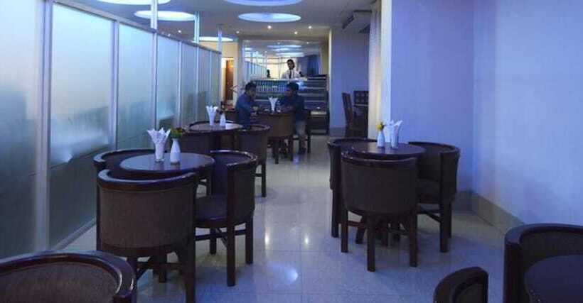 هتل Holiday Xpress