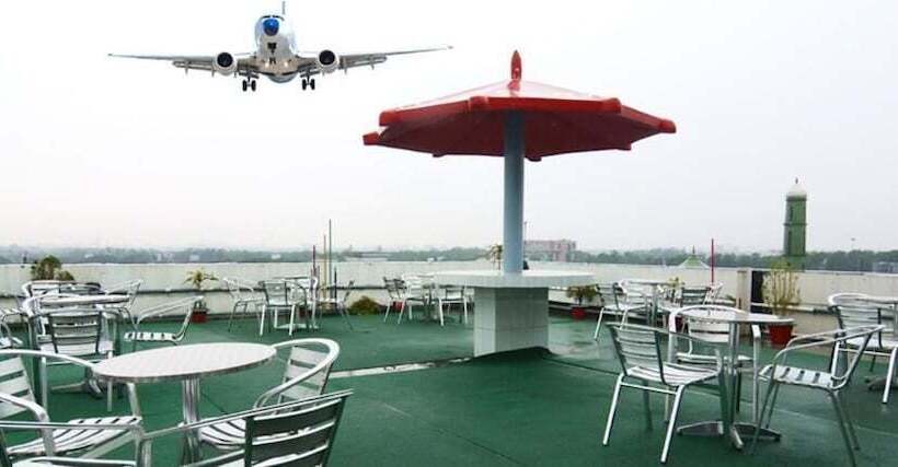 هتل Holiday Xpress