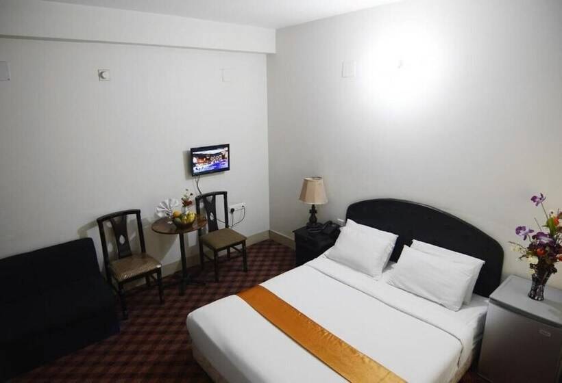 هتل Holiday Xpress