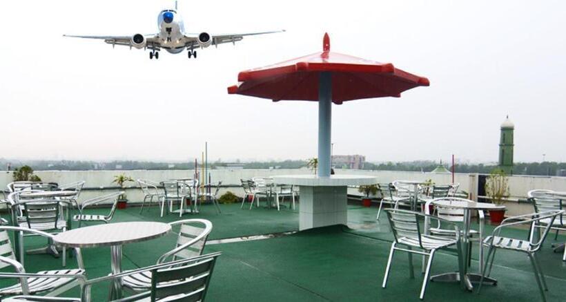 هتل Holiday Xpress