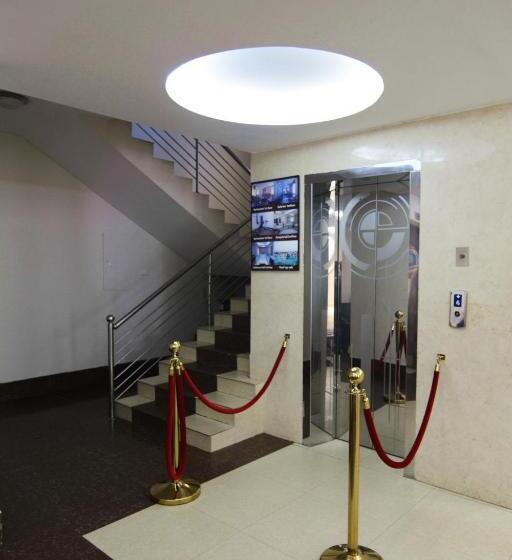 هتل Holiday Xpress