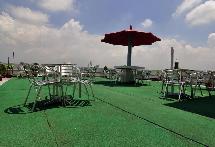 هتل Holiday Xpress