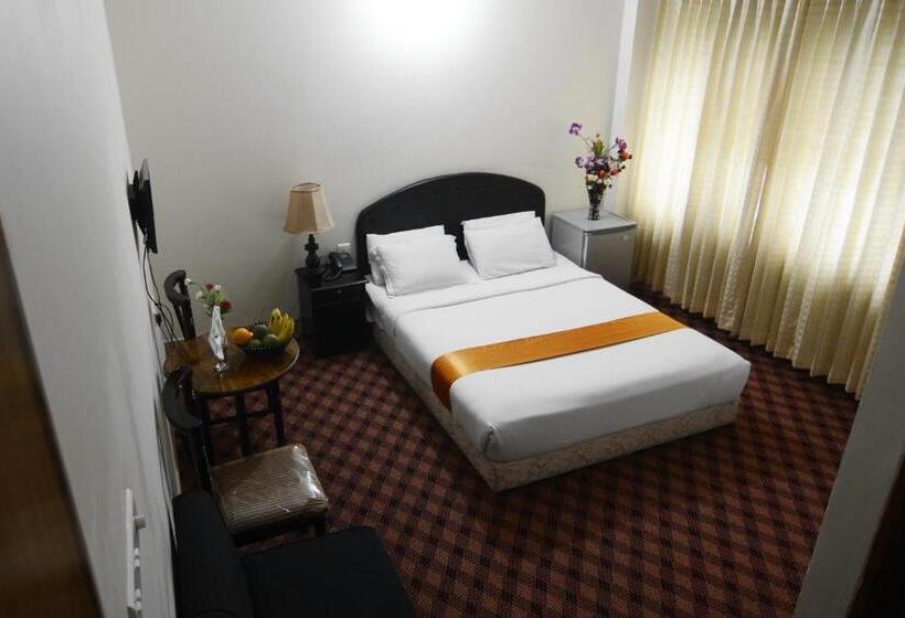 هتل Holiday Xpress