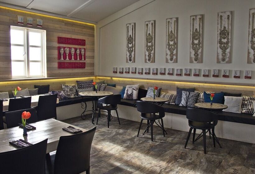 هتل Hraunsnef Country