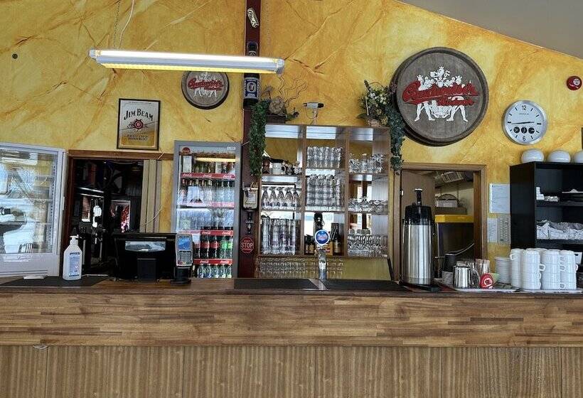 هتل Kanslarinn Hella