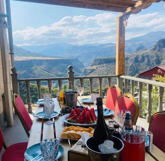 ホテル Kefilyan Family