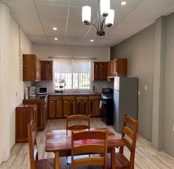 בית מלון כפרי Saint Charles Inn, Belize Central America