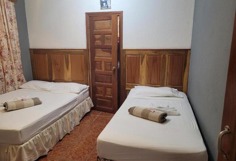 בית מלון כפרי Saint Charles Inn, Belize Central America