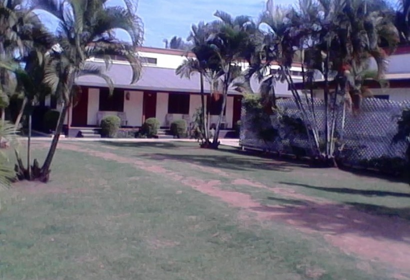 בית מלון כפרי The Friendly North Inn