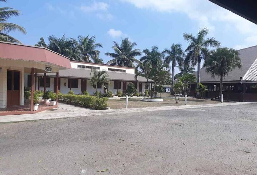 בית מלון כפרי The Friendly North Inn