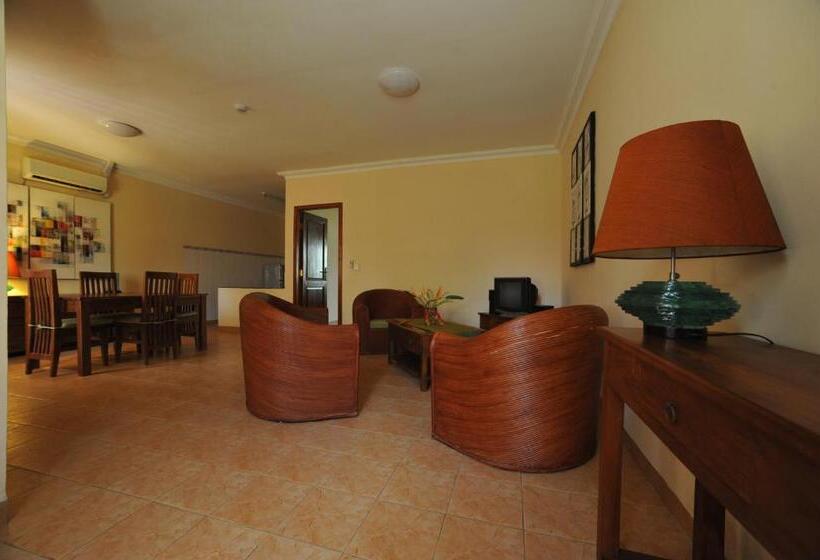 Resort Palm Malinamoc