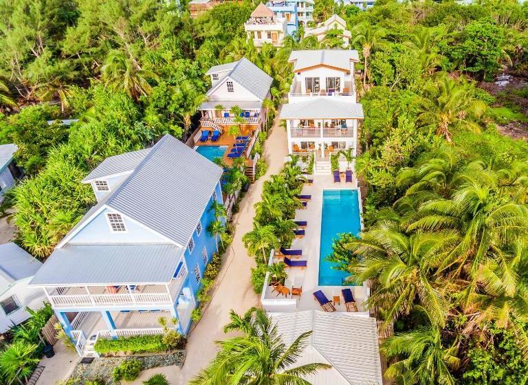 Weezie S Ocean Front Hotel And Garden Cottages