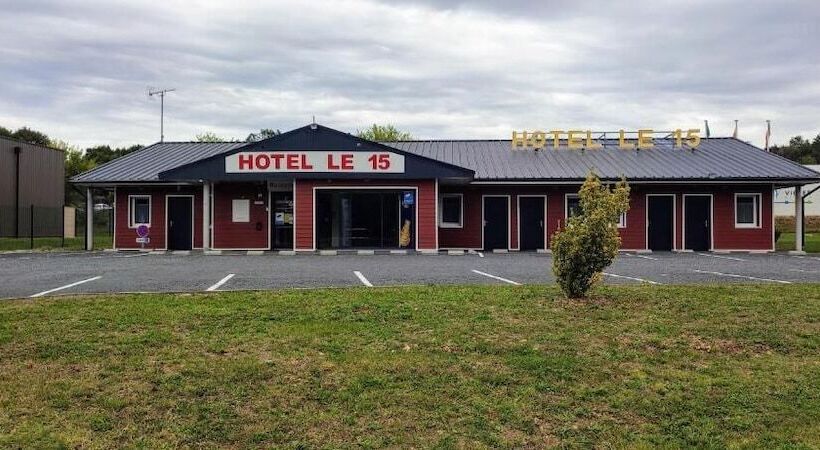 ホテル Hôtel Le 15