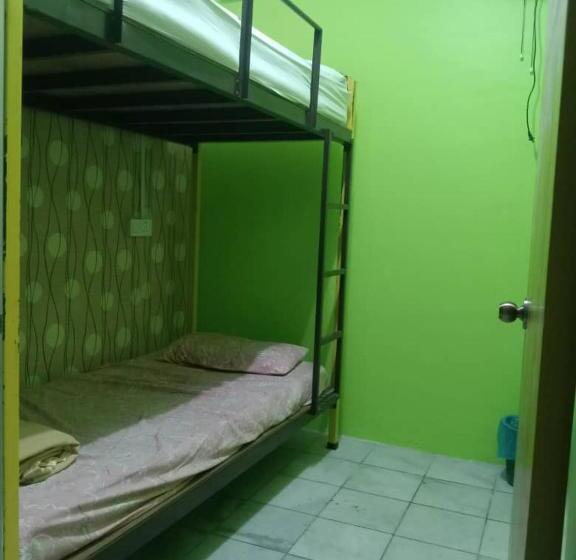 تختخواب و صبحانه Rose Haven Hotel No63b